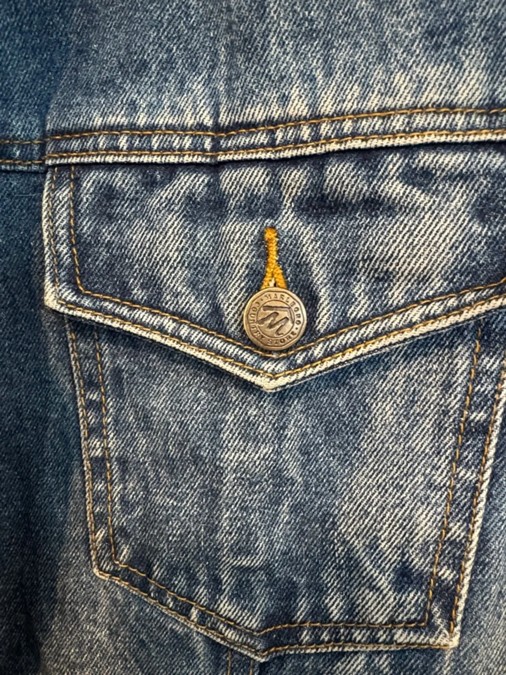 Marlboro Country Store Men's Blue Denim Jacket with Genuine Leather Collar 90’s